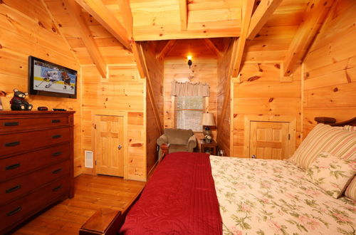Foto 9 - Smoky Mountain Getaway - Five Bedroom Cabin