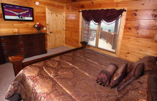 Photo 3 - Serenity Mountain Pool Lodge - Nine Bedroom Cabin