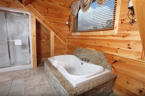 Foto 20 - Serenity Mountain Pool Lodge - Nine Bedroom Cabin