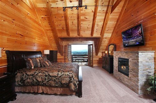 Foto 9 - Serenity Mountain Pool Lodge - Nine Bedroom Cabin