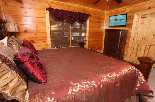 Foto 6 - Serenity Mountain Pool Lodge - Nine Bedroom Cabin