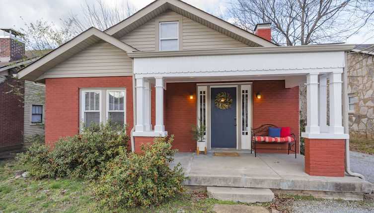 Photo 1 - Red Nashville Beauty 3BD/2BT - 12Min from Downtown