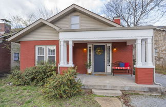 Photo 1 - Red Nashville Beauty 3BD/2BT - 12Min from Downtown