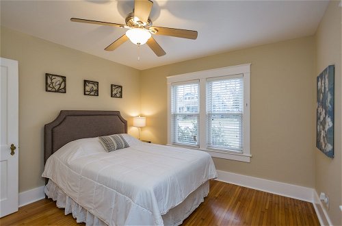 Photo 5 - Red Nashville Beauty 3BD/2BT - 12Min from Downtown