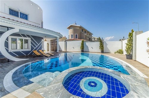 Foto 5 - Extraordinary Villa With Private Pool in Antalya