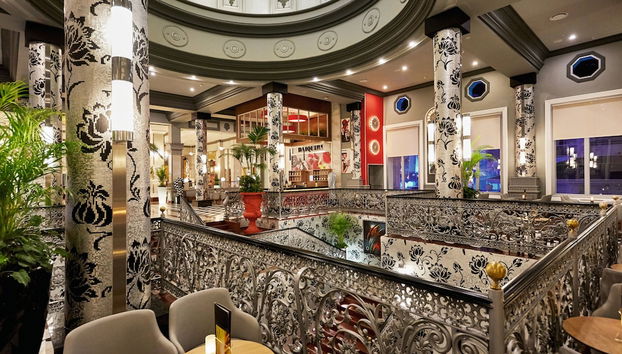 Lobby lounge