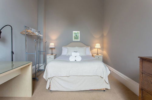 Photo 2 - JOIVY Doune Terrace Apartment: Edinburgh New Town Prime Location