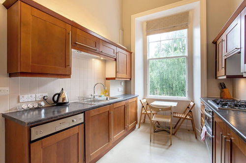 Photo 10 - JOIVY Doune Terrace Apartment: Edinburgh New Town Prime Location