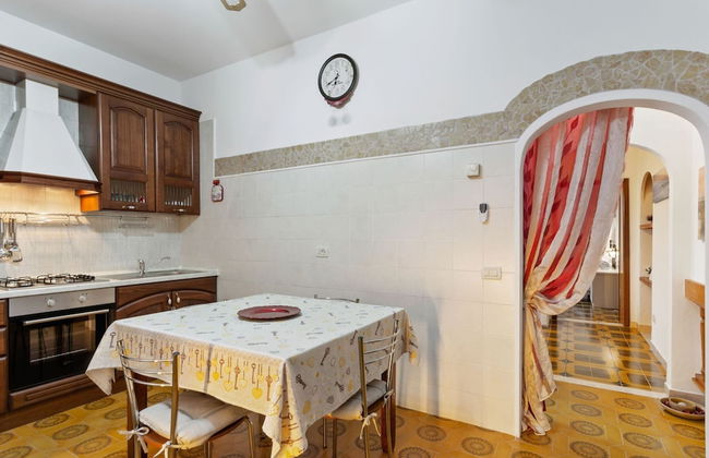 Belvilla by OYO Pleasant Apartment With Courtyard - Photo 11
