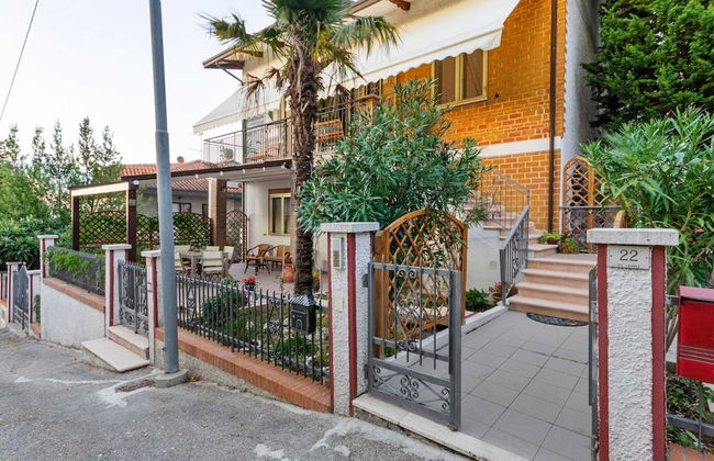 Belvilla by OYO Pleasant Apartment With Courtyard - Photo 29