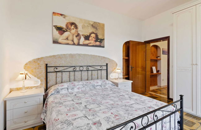 Belvilla by OYO Pleasant Apartment With Courtyard - Photo 6
