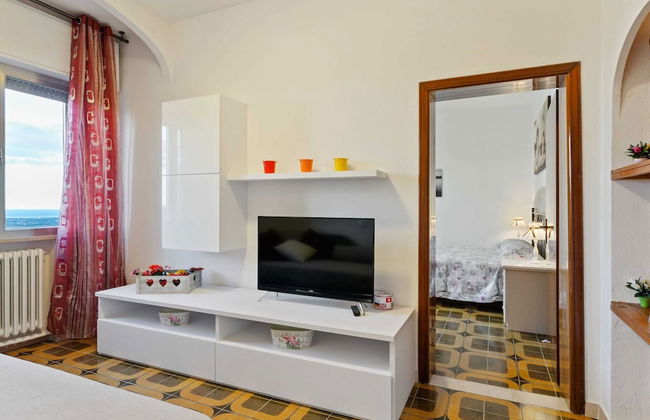 Belvilla by OYO Pleasant Apartment With Courtyard - Photo 14
