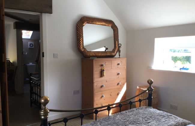 Impeccable Cottage Suitable for 2 Adults & 1 Child - Photo 7