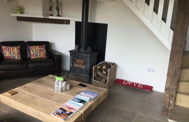 Impeccable Cottage Suitable for 2 Adults & 1 Child - Photo 12