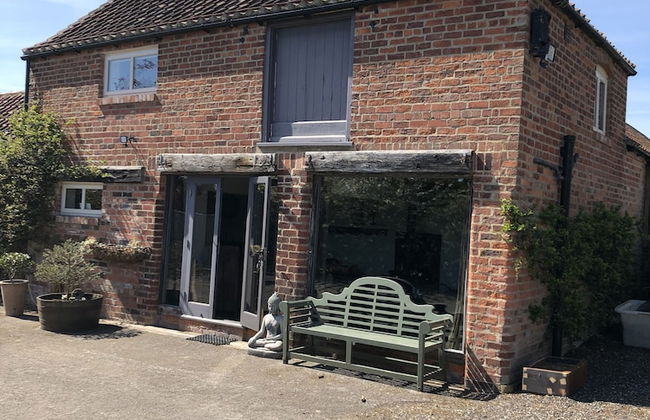 Impeccable Cottage Suitable for 2 Adults & 1 Child - Photo 29