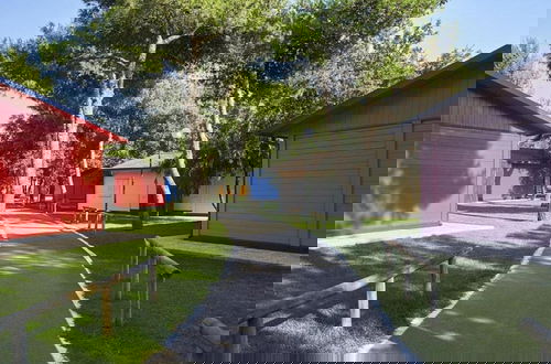 Foto 24 - Chalet w/ Terrace & Pool