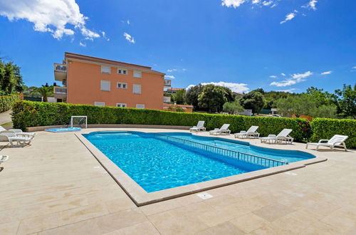 Photo 12 - Delicate Apartment in Banjole near Beach Centinera