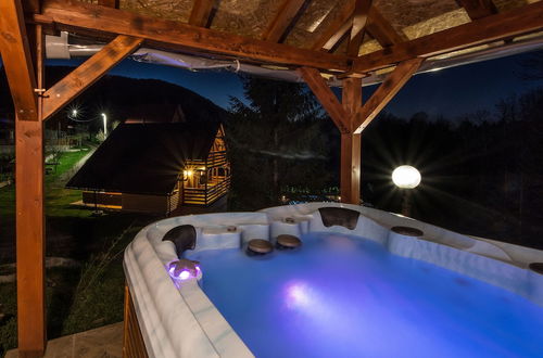 Photo 19 - Tranquil Holiday Home in Kvarner with Hot Tub