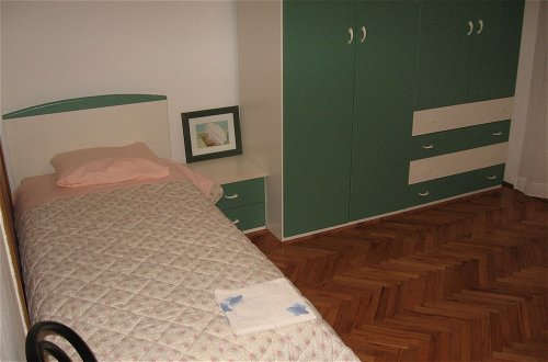 Photo 5 - Six Person Apartment With 2 Bedrooms Near the Beach in Pjescana Uvala
