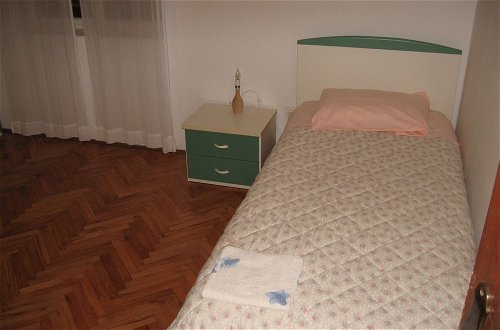 Photo 4 - Six Person Apartment With 2 Bedrooms Near the Beach in Pjescana Uvala