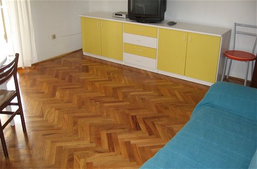 Photo 9 - Six Person Apartment With 2 Bedrooms Near the Beach in Pjescana Uvala