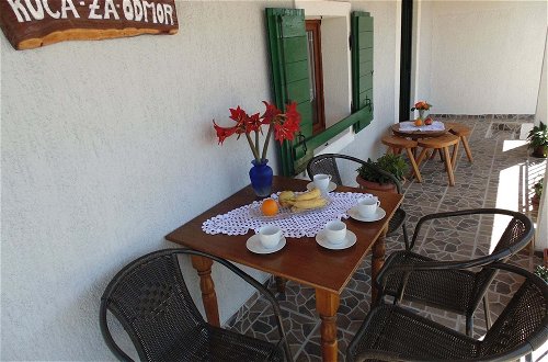 Photo 25 - Snug Holiday Home in Starigrad With Private Garden