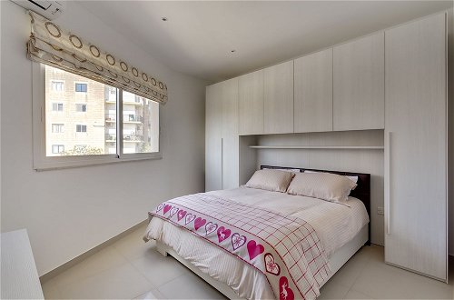 Photo 4 - Luxury 2 Bedroom Penthouse in St Julians
