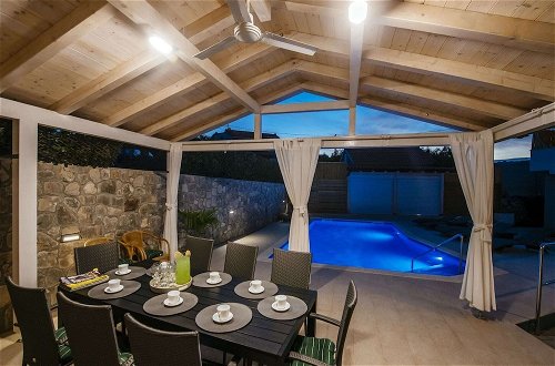 Foto 15 - Beautiful Holiday Home in Mali Iz With Private Pool