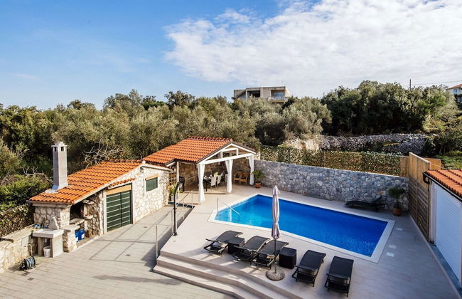 Beautiful Holiday Home in Mali Iz With Pool - Foto 18