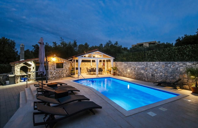Beautiful Holiday Home in Mali Iz With Pool - Foto 20