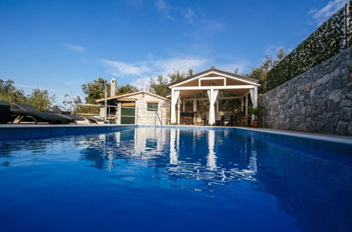 Foto 10 - Beautiful Holiday Home in Mali Iz With Pool