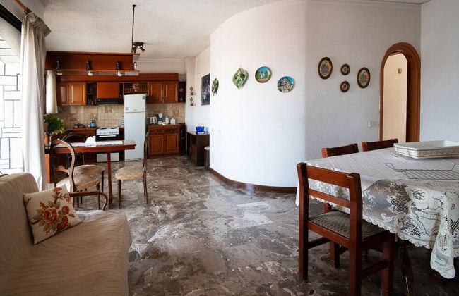Spacious House - Photo 12
