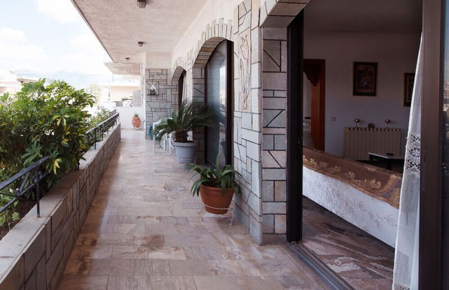 Spacious House - Photo 29