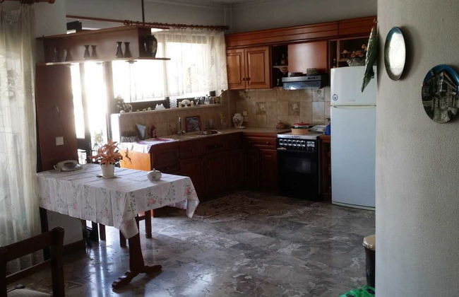 Spacious House - Photo 11