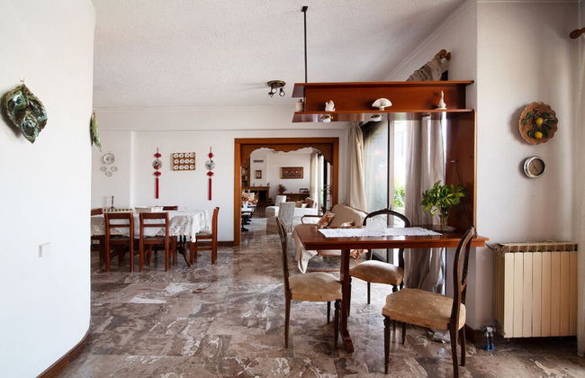 Spacious House - Photo 13
