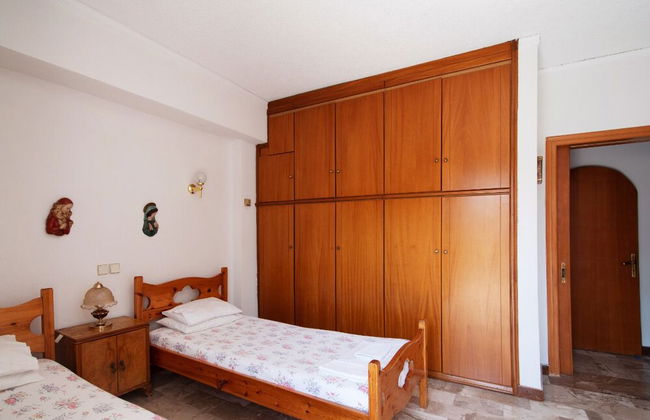 Spacious House - Photo 7