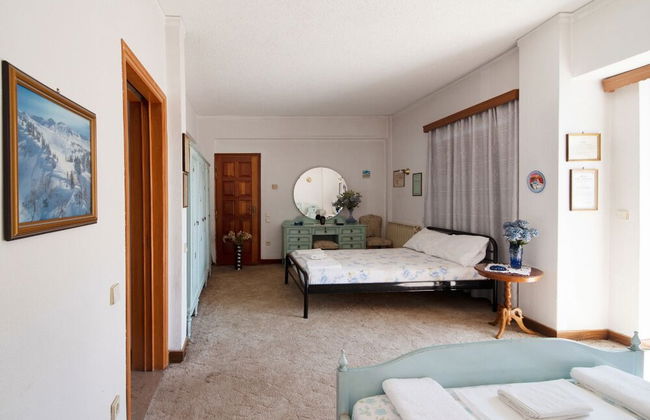 Spacious House - Photo 9