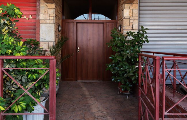 Spacious House - Photo 30