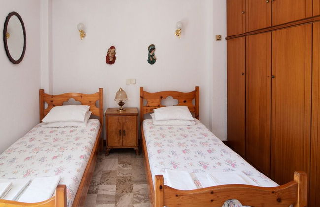 Spacious House - Photo 4