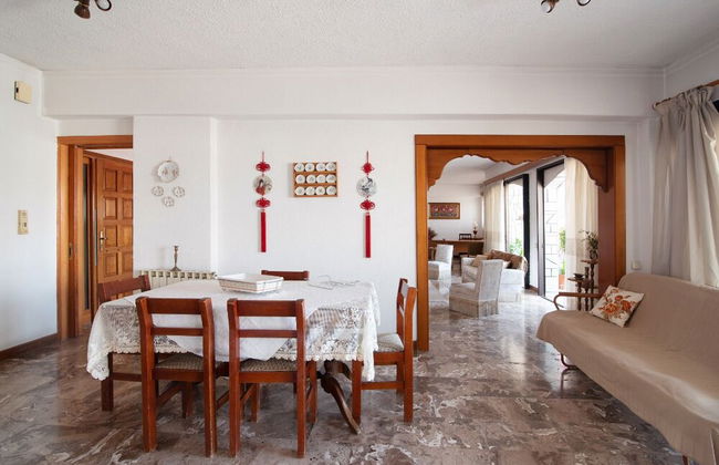 Spacious House - Photo 14