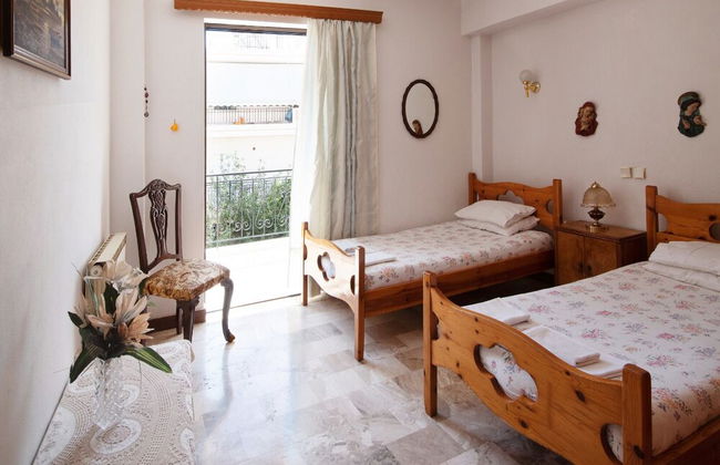 Spacious House - Photo 6