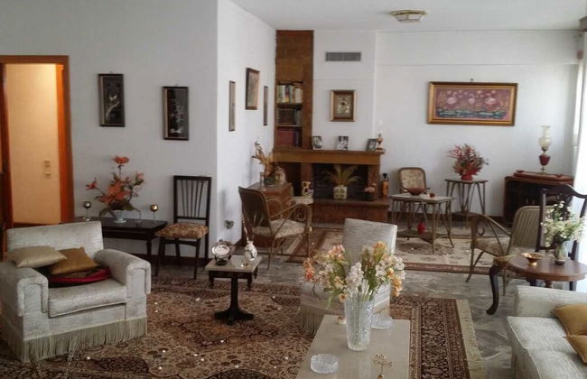 Spacious House - Photo 1