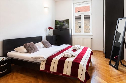 Foto 1 - Bright and Spacious 2bdr Apartment in Heart of Zagreb