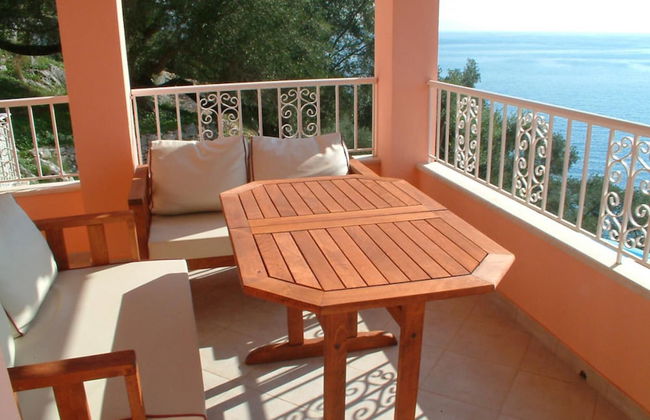Villa Petros Large Private Pool Walk to Beach Sea Views A C Wifi Car Not Required - 180 - Foto 2
