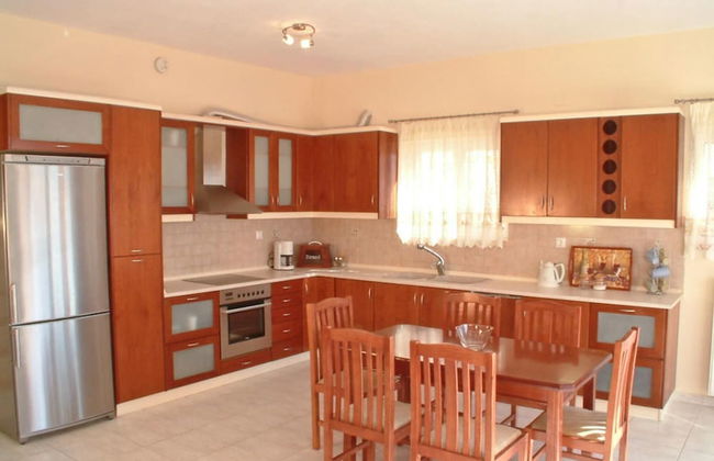 Villa Petros Large Private Pool Walk to Beach Sea Views A C Wifi Car Not Required - 180 - Foto 5