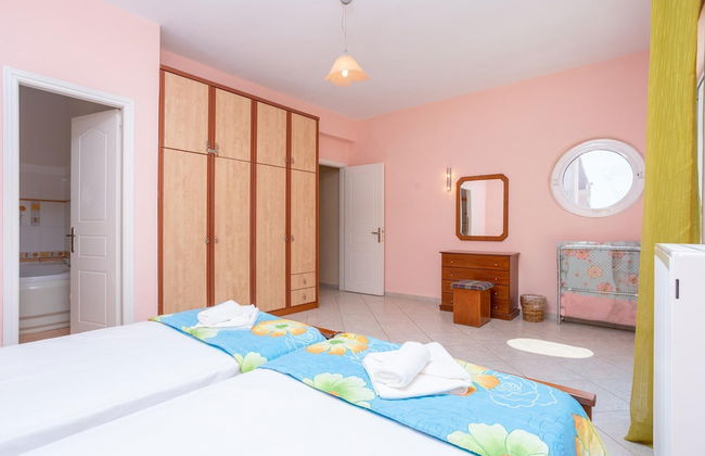 Villa Petros Large Private Pool Walk to Beach Sea Views A C Wifi Car Not Required - 180 - Foto 48