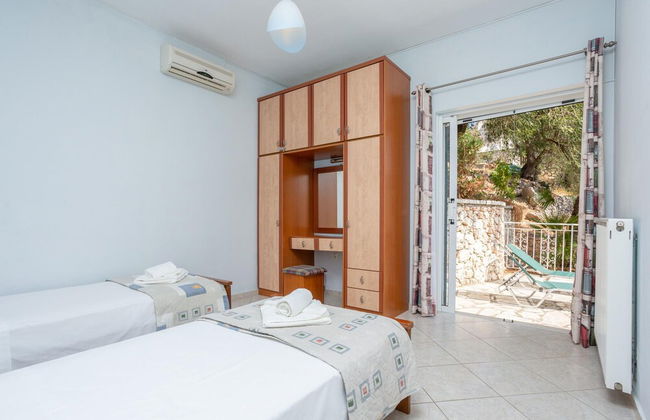 Villa Petros Large Private Pool Walk to Beach Sea Views A C Wifi Car Not Required - 180 - Foto 44