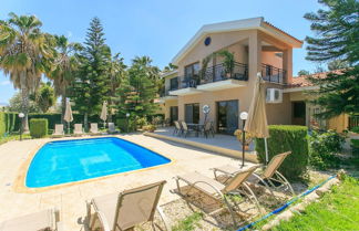 Foto 1 - Villa Stefanos Large Private Pool Walk to Beach A C Wifi Eco-friendly - 2403