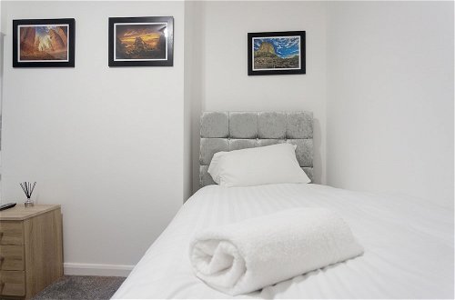 Photo 8 - Towler House Apartments 6 Beds in 3 Bedrooms
