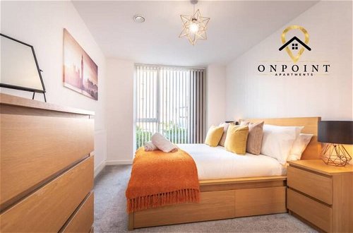 Photo 2 - ✰OnPoint- AMAZING Apt perfect for Business/Work✰